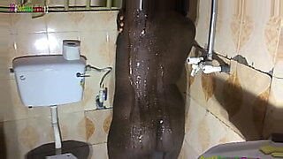 2 women naked bathing playing her pussy