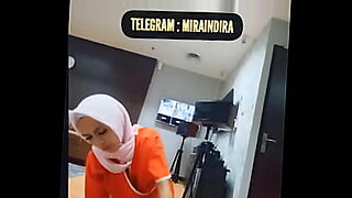 tudung dalam bas