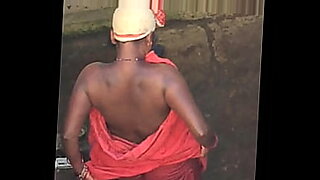 indian homely sister hidden camera bathing