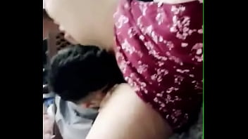 husband eating wifes pussy to orgasm squirt