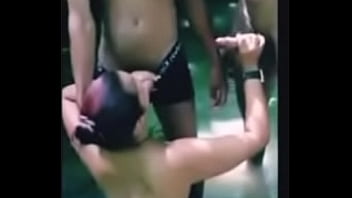 mujeres colombianas pilladas teniendo sexo en el bao colombia