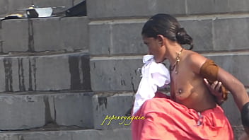 indian woman gets gloryhole