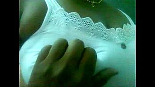 mallu aunty removing bra videos