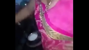 bhabhi changing saree unaware of cam