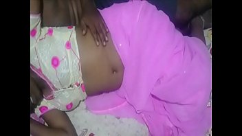 my neighbour bhabhi lifting saree to show cunt desi