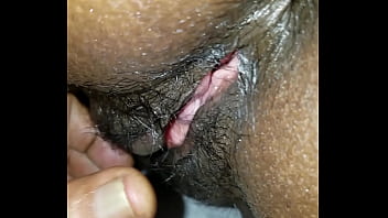 husband eating wifes pussy to orgasm squirt
