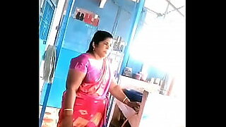 aunty ass back saree removing vedio