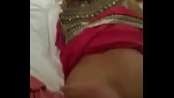 my neighbour bhabhi lifting saree to show cunt desi