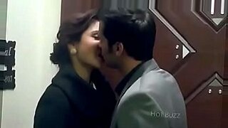 desi indian aunty drinking the cum