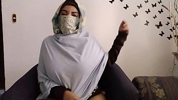 arab nurse in hijab
