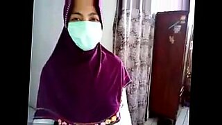 jilbab ngentot di ruang tamu
