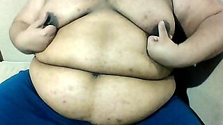 fat girl masturbates on hidden cam