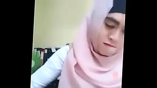 video bokep cewek tudung mobil3