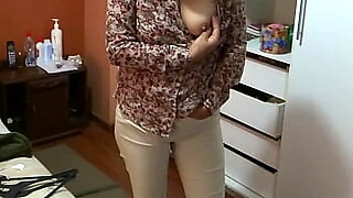 wife wanks two in front of freinds