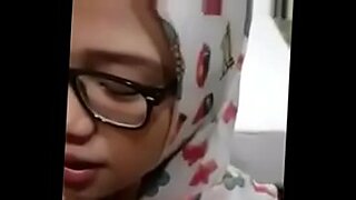 abang mandi adik terus masuk bilik air paksa buat sex