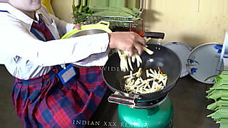 indian bhabi home cleaning