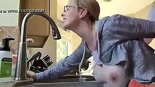 tube videos encoxada na cozinha